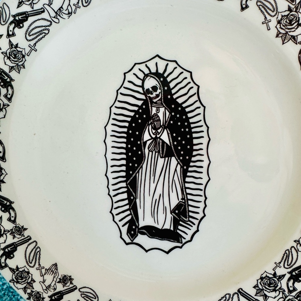 THE SANTA MUERTE SALAD/DESSERT PLATE NWOT - Picture 4 of 7